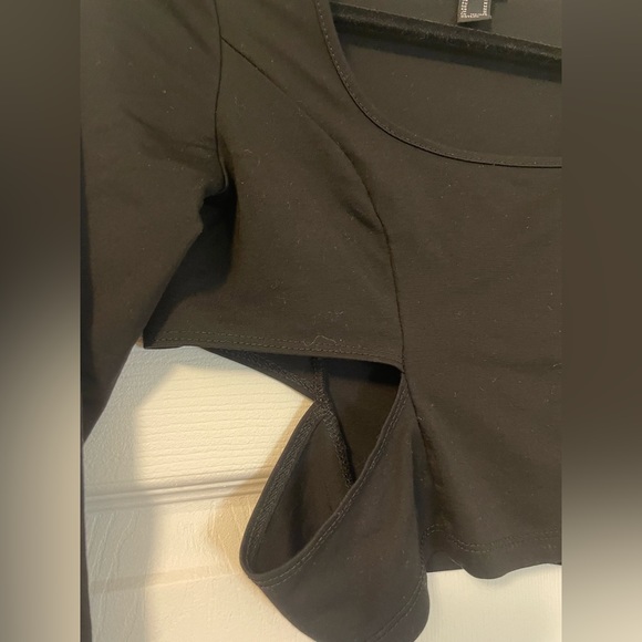 Black open sides long sleeve crop top - Picture 2 of 3